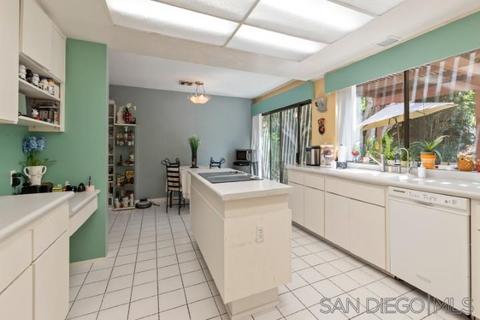2390 Botella Pl, Carlsbad, CA 92009 photo 11