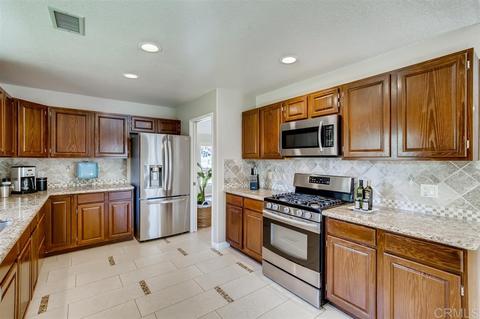 111 Parnassus Cir, Oceanside, CA 92054 photo 8
