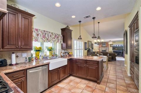 2599 Magellan Ln, Vista, CA 92081 photo 6