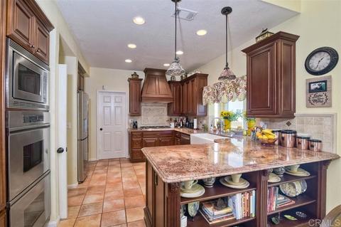 2599 Magellan Ln, Vista, CA 92081 photo 7