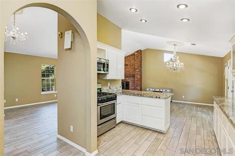 595 E Bobier Dr, Vista, CA 92084 photo 9