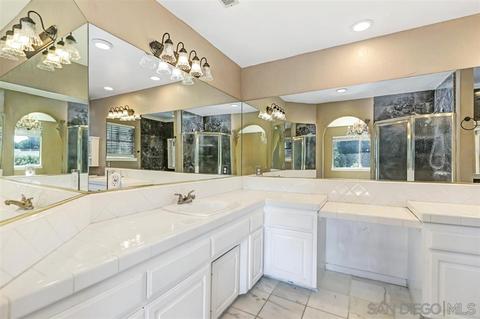595 E Bobier Dr, Vista, CA 92084 photo 17