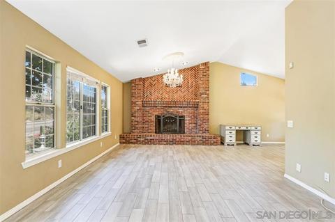 595 E Bobier Dr, Vista, CA 92084 photo 5