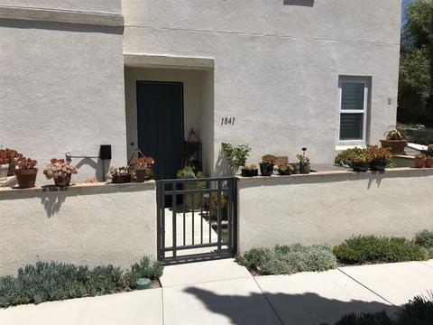 1841 Cliff Swallow Ln, Carlsbad, CA 92011 photo 2