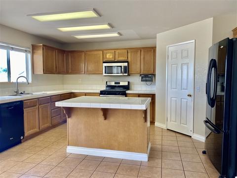 33734 Abbey Rd, Temecula, CA 92592 photo 2