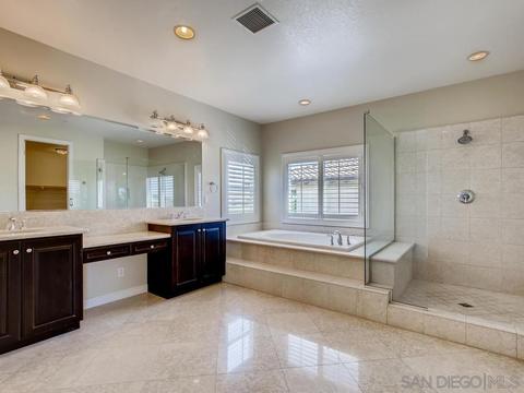 1050 Village Dr, Oceanside, CA 92057 photo 17