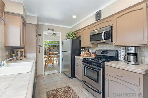 1353 Saddleview Ct, El Cajon, CA 92019 photo 10