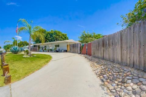 7611 Canton Dr, Lemon Grove, CA 91945 photo 2