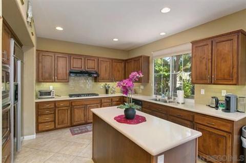 8174 Gilman Ct, La Jolla, CA 92037 photo 9