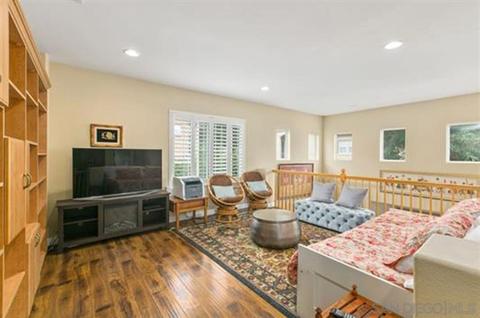 8174 Gilman Ct, La Jolla, CA 92037 photo 12