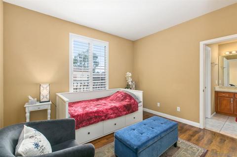 8174 Gilman Ct, La Jolla, CA 92037 photo 18