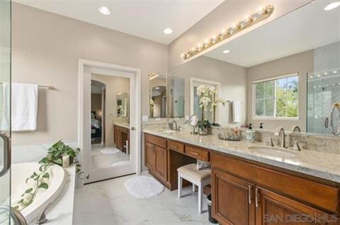 8174 Gilman Ct, La Jolla, CA 92037 photo 14