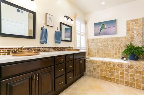 7110 Tanager Dr, Carlsbad, CA 92011 photo 3