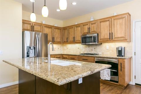 7110 Tanager Dr, Carlsbad, CA 92011 photo 2