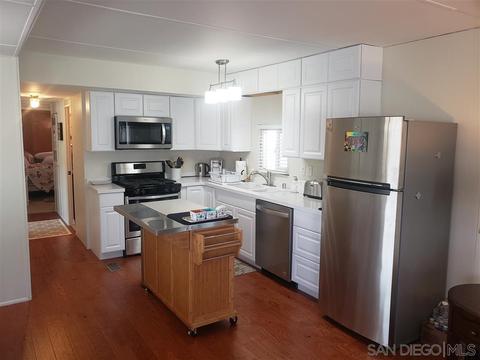 38 Bob Ln, Oceanside, CA 92058 photo 2