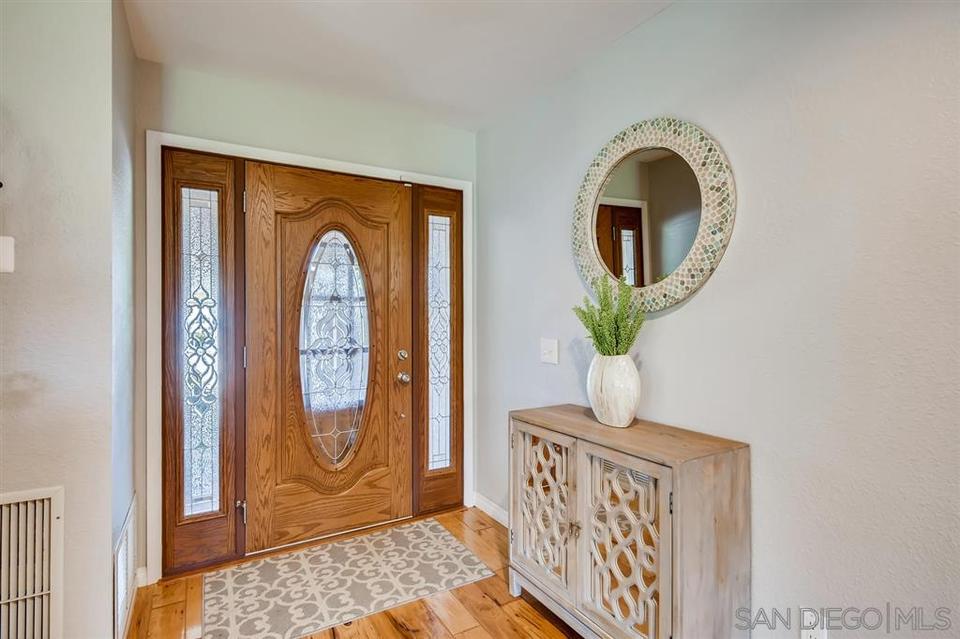  10872 Valldemosa Ln, San Diego, CA 92124 photo 4
