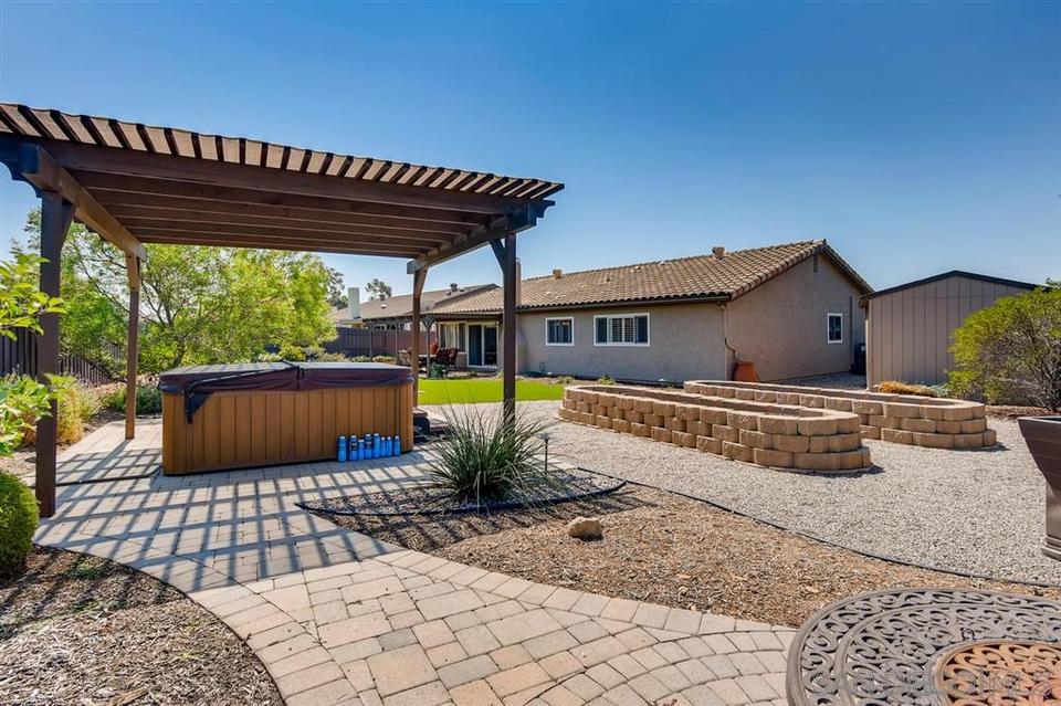  10872 Valldemosa Ln, San Diego, CA 92124 photo 2