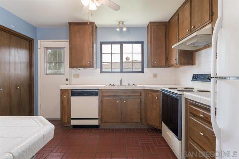 1052 Thomas Way, Escondido, CA 92027 photo 10