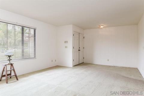1052 Thomas Way, Escondido, CA 92027 photo 4