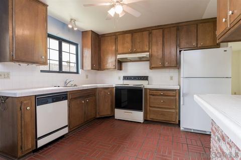 1052 Thomas Way, Escondido, CA 92027 photo 11