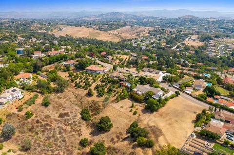 2505 Royal Crest Dr, Escondido, CA 92025 photo 25