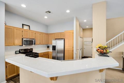 8977 Courtyard View Dr, Escondido, CA 92026 photo 5