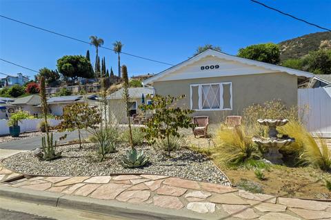 8009 Poplin Dr, Santee, CA 92071 photo 2