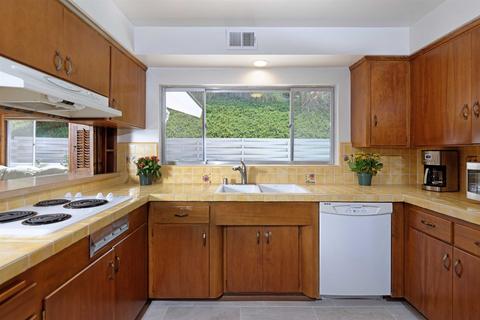 6445 Avenida Manana, La Jolla, CA 92037 photo 9