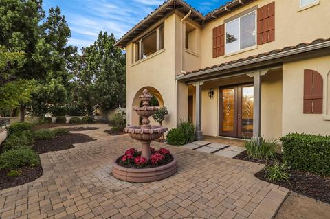 2066 Amparo Ct, Escondido, CA 92025 photo 4