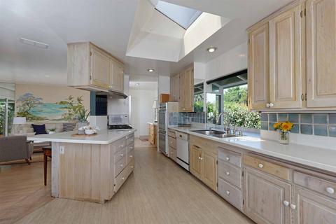 7982 Roseland Dr, La Jolla, CA 92037 photo 14