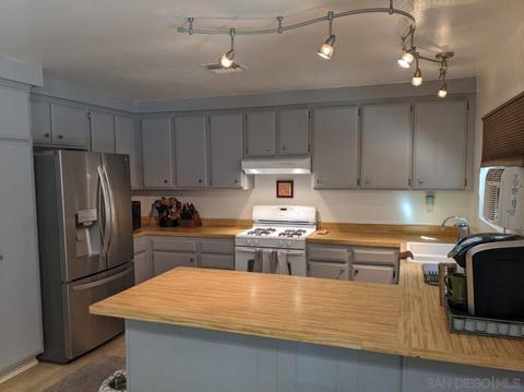 8578 E Lake Bluffs Cir, Spring Valley, CA 91977 photo 7