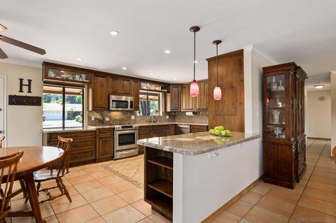 1134 Cloverleaf Dr, El Cajon, CA 92019 photo 4