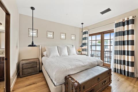 933 F Ave, Coronado, CA 92118 photo 22