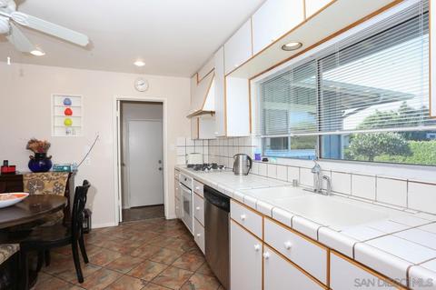 8697 Dunaway Dr, La Jolla, CA 92037 photo 3