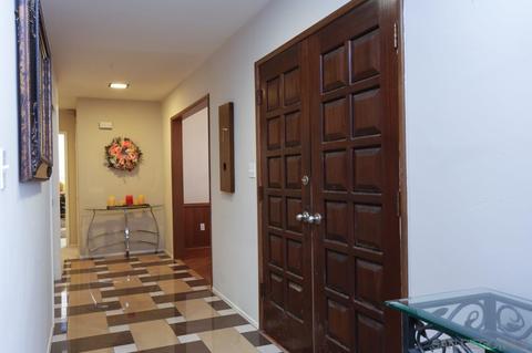 8697 Dunaway Dr, La Jolla, CA 92037 photo 2