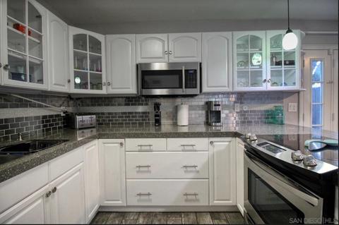 825 Valley Ave, Solana Beach, CA 92075 photo 2