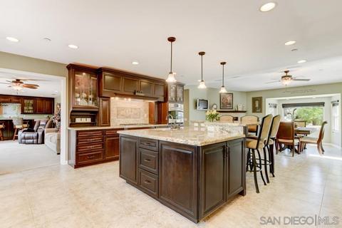 1752 La Valhalla Pl, El Cajon, CA 92019 photo 9