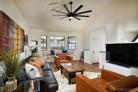 3949 Highland Dr, Carlsbad, CA 92008 photo 3