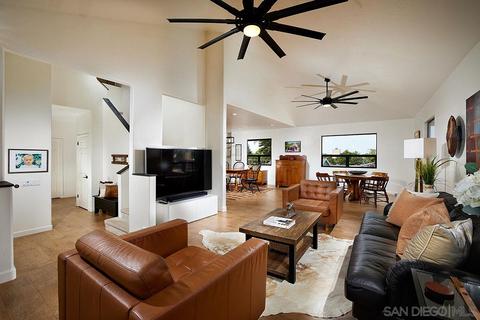 3949 Highland Dr, Carlsbad, CA 92008 photo 2