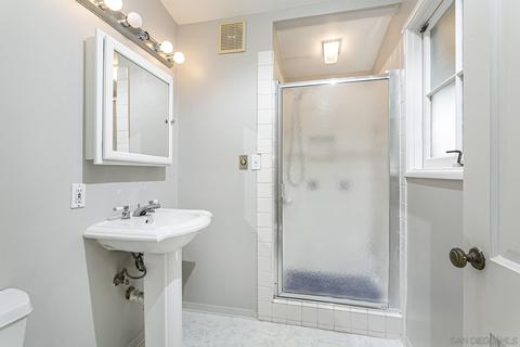 925 Genter, La Jolla, CA 92037 photo 10