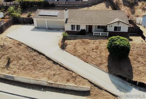 1537 Phillips St, Vista, CA 92083 photo 2