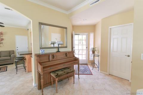 2452 Links Way, Vista, CA 92081 photo 6