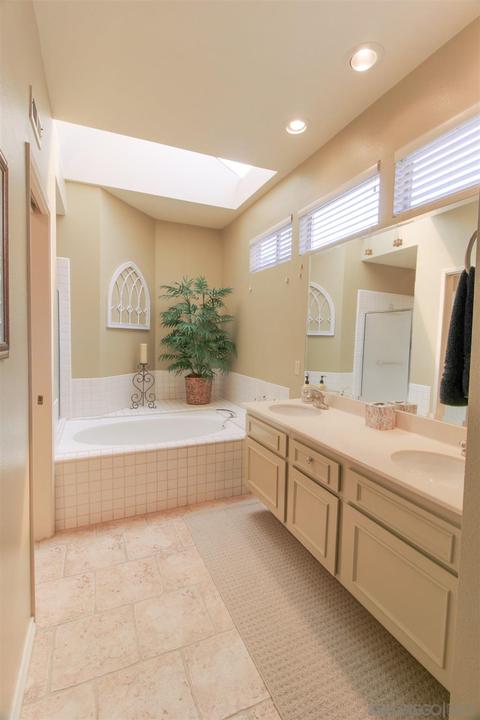2452 Links Way, Vista, CA 92081 photo 22