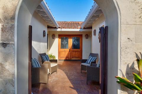 991 Cabrillo Ave, Coronado, CA 92118 photo 2