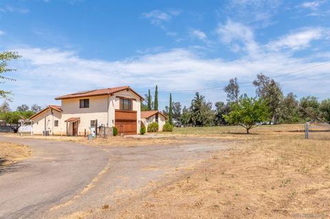 524 Davis St, Ramona, CA 92065 photo 2
