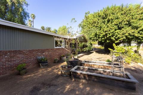 1855 Lisa Ter, El Cajon, CA 92021 photo 4