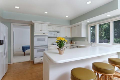 8536 Cliffridge, La Jolla, CA 92037 photo 6