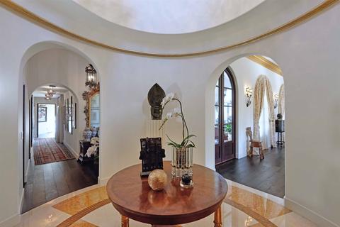 7907 Princess St, La Jolla, CA 92037 photo 4