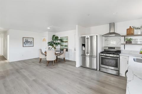 130 The Cir, Vista, CA 92084 photo 4