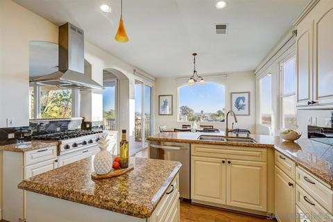 931 Candlelight Pl # -a, La Jolla, CA 92037 photo 25